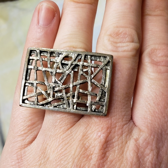 Brutalist Art Oversized Rectangle Statement Ring - Picture 3 of 4